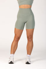 CASSEY Sweeney Short : 6"