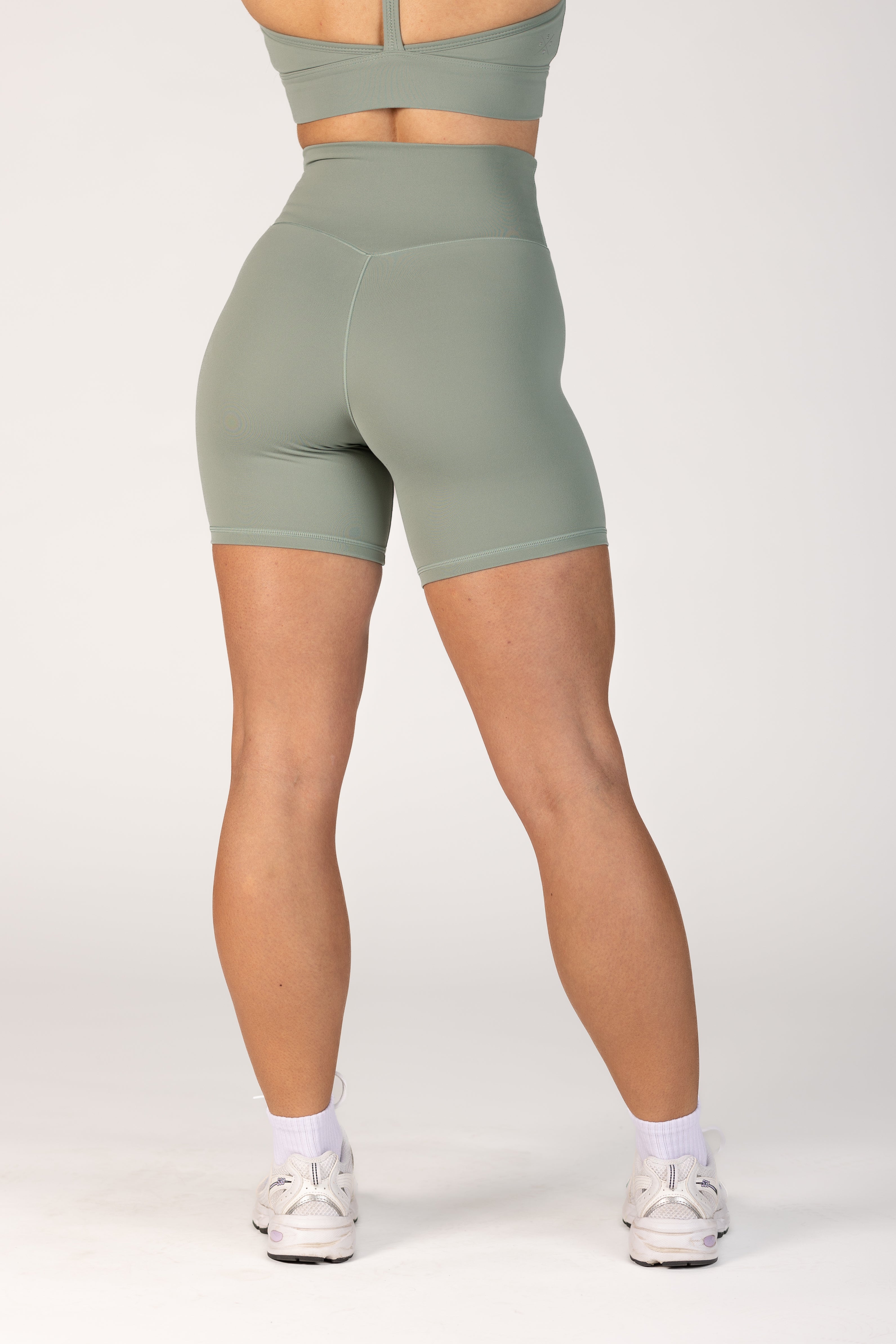 CASSEY Sweeney Short : 6"